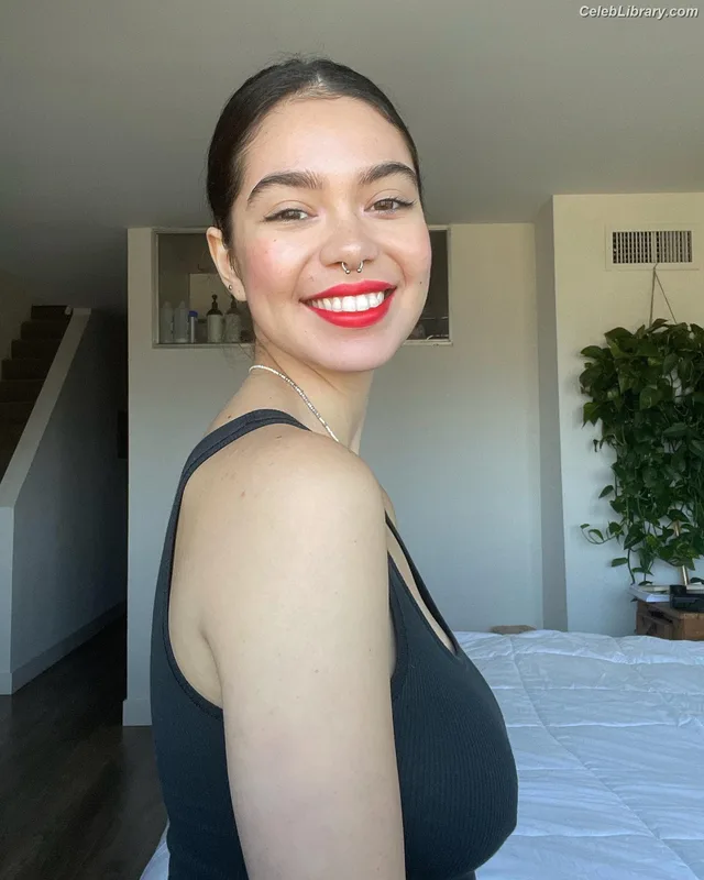 Auli'i Cravalho photo 23 of 423