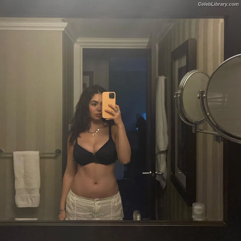 Auli'i Cravalho photo 1 of 423