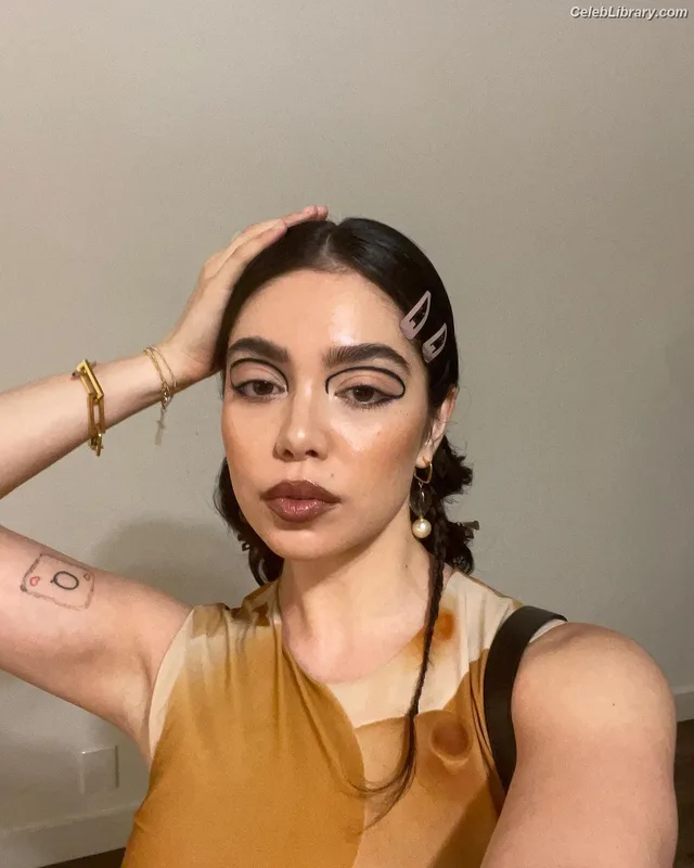 Auli'i Cravalho photo 3 of 423