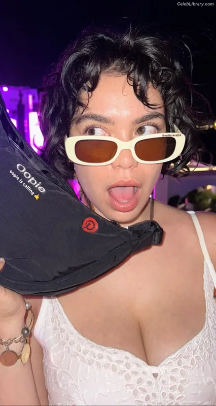 Auli'i Cravalho photo 8 of 423