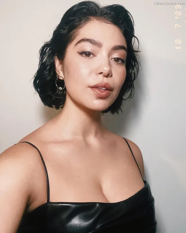 Auli'i Cravalho photo 9 of 423
