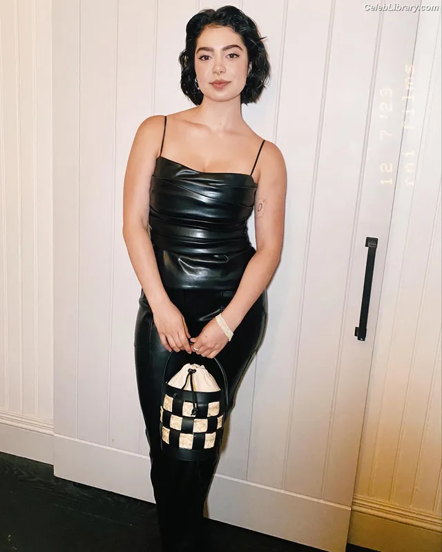 Auli'i Cravalho photo 11 of 423