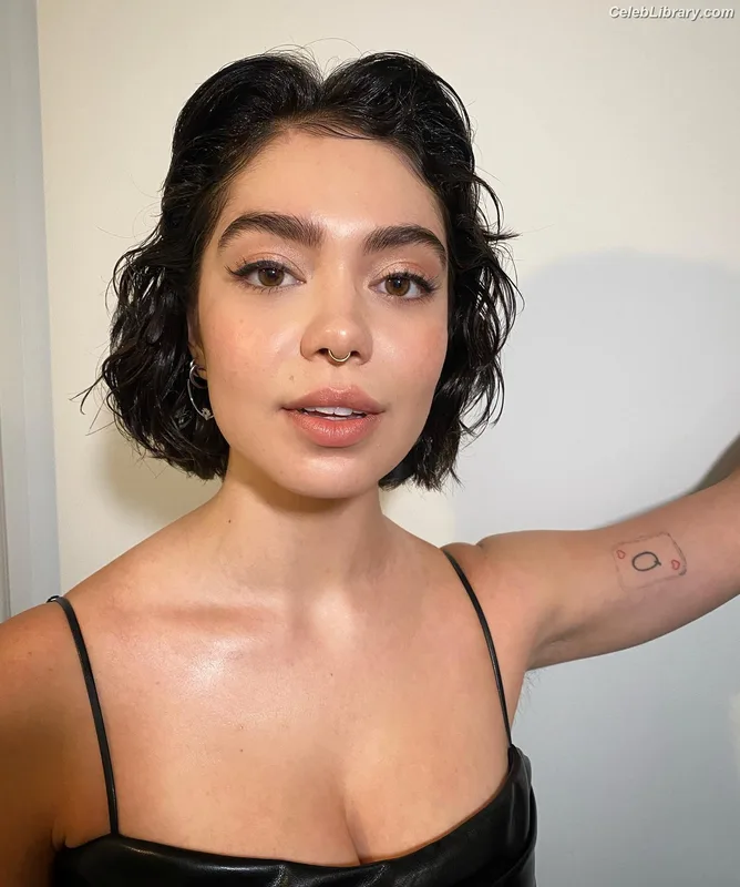 Auli'i Cravalho photo 12 of 423