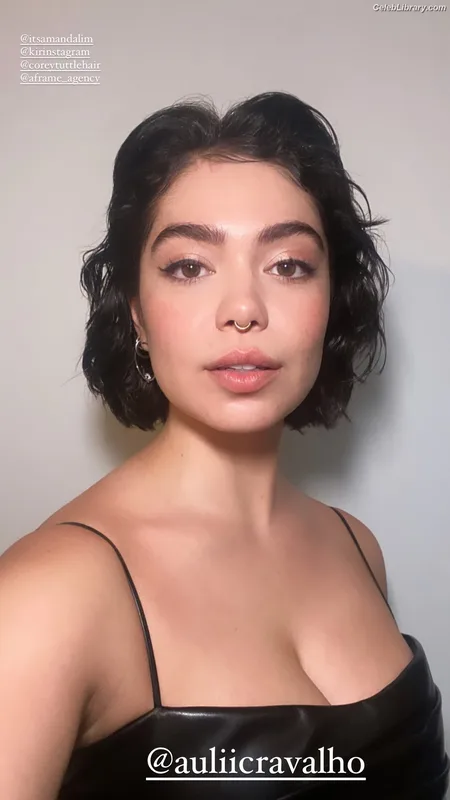 Auli'i Cravalho photo 13 of 423