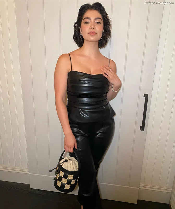 Auli'i Cravalho photo 15 of 423