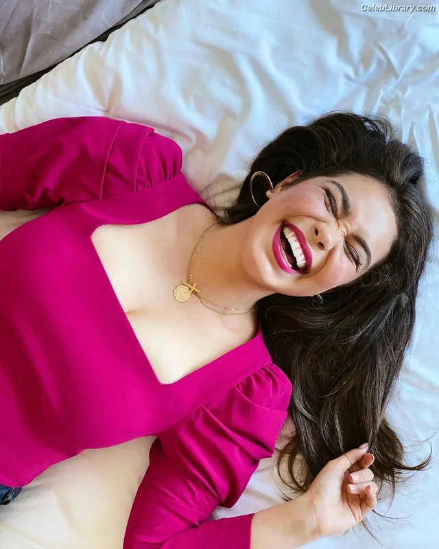 Auli'i Cravalho photo 21 of 423