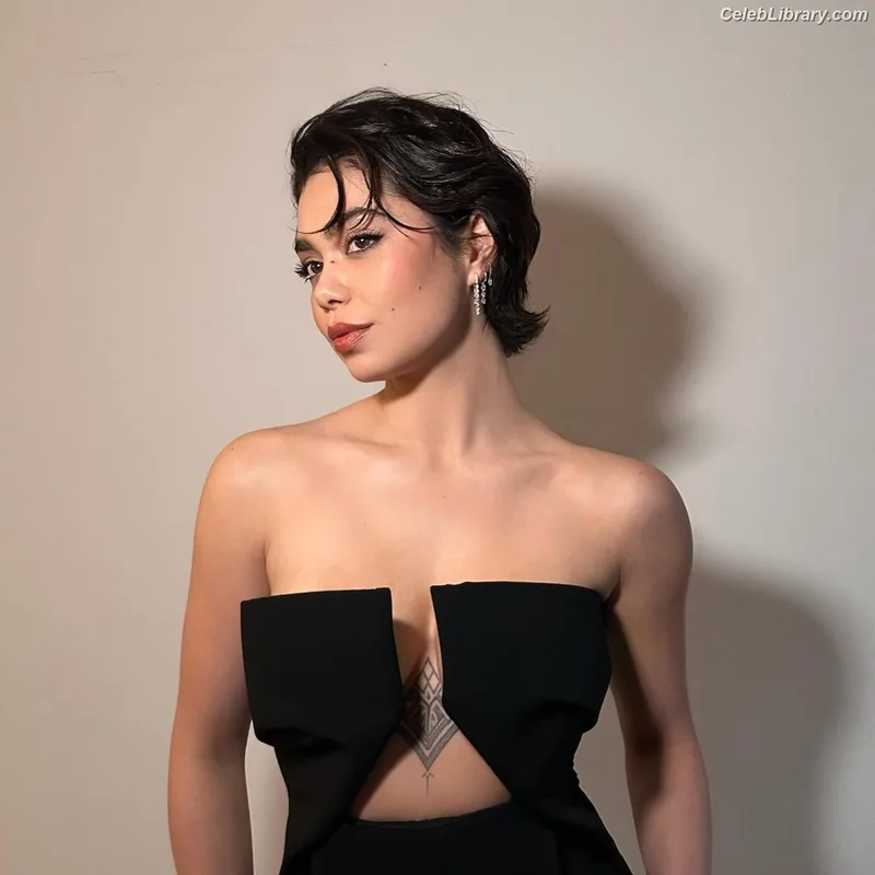 Auli'i Cravalho photo 23 of 423