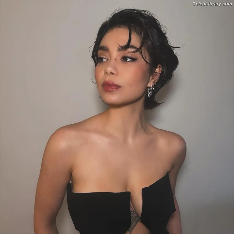Auli'i Cravalho photo 24 of 423