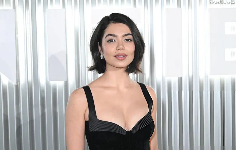 Auli'i Cravalho photo 10 of 423
