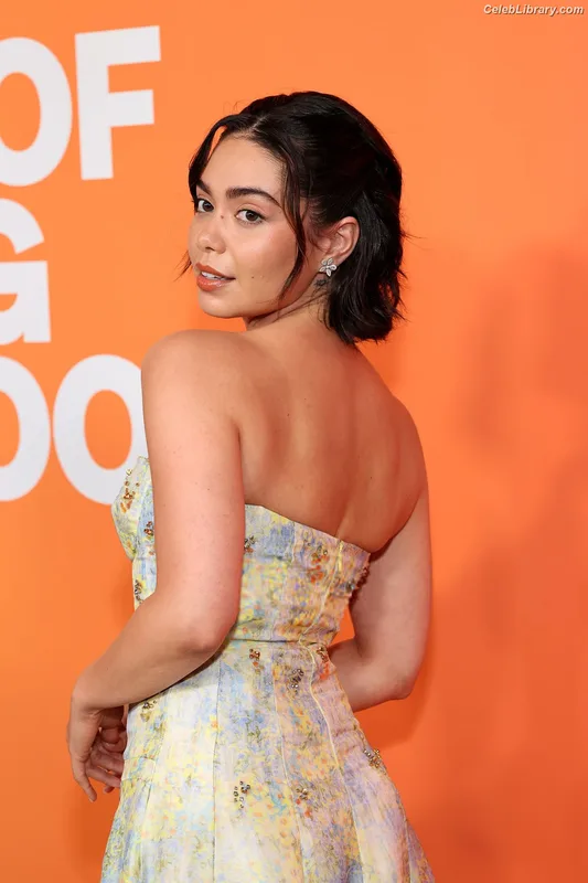 Auli'i Cravalho photo 4 of 423