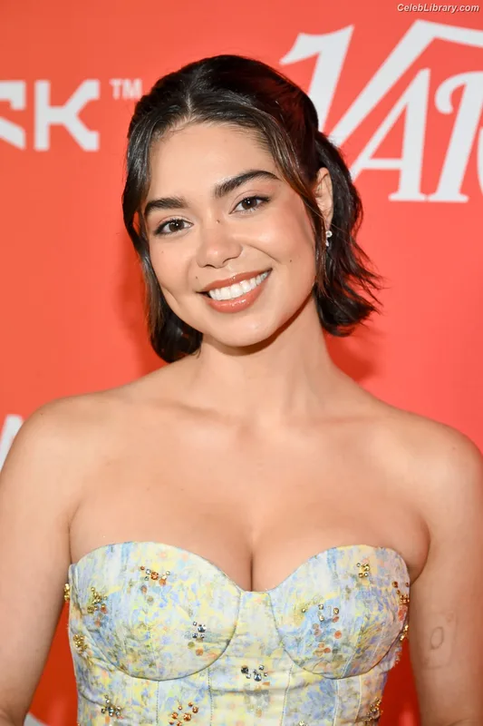 Auli'i Cravalho photo 9 of 423