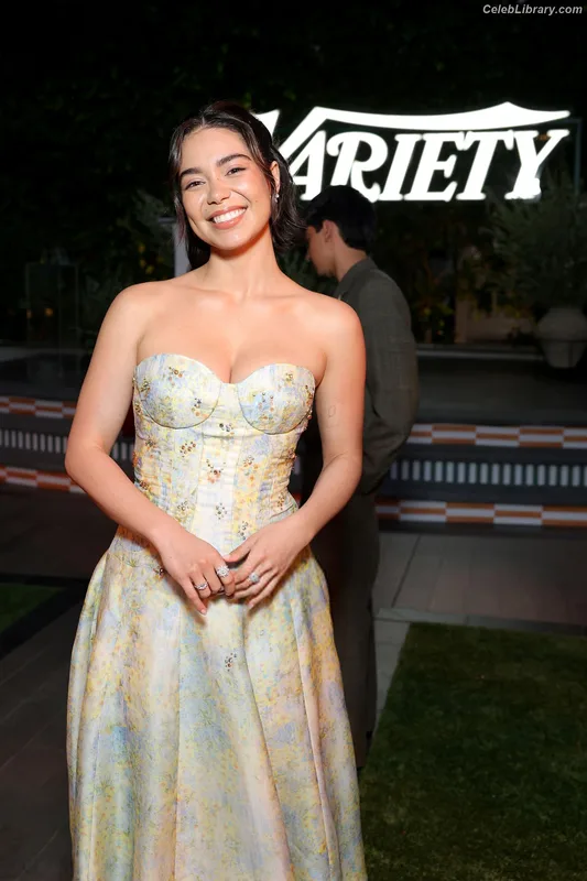 Auli'i Cravalho photo 11 of 423