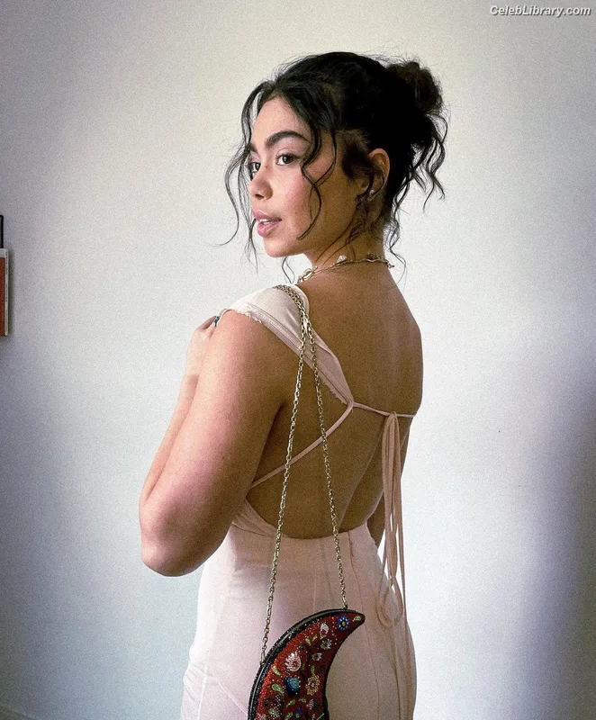 Auli'i Cravalho photo 20 of 423