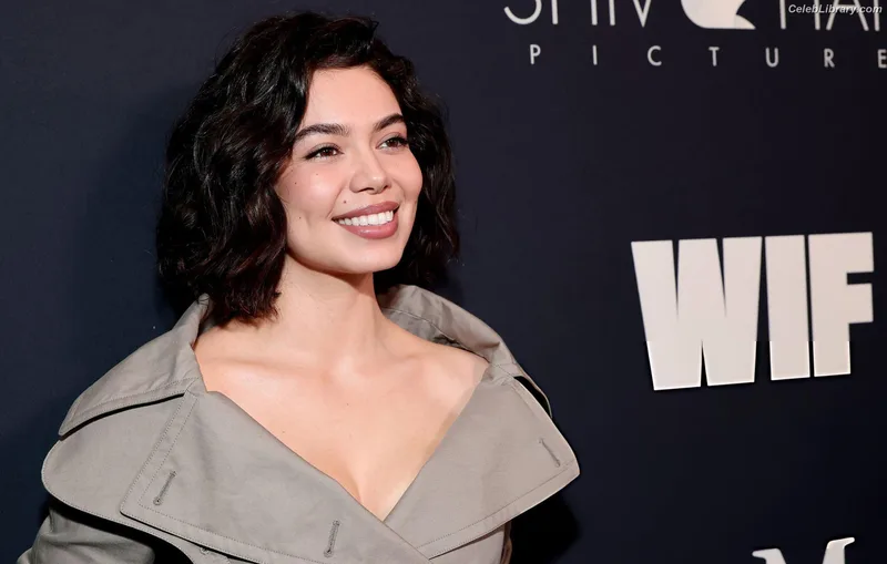 Auli'i Cravalho photo 21 of 423