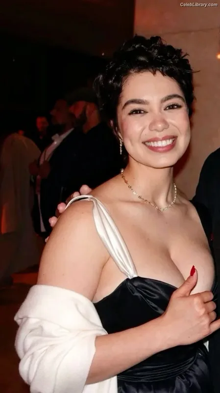 Auli'i Cravalho photo 7 of 423