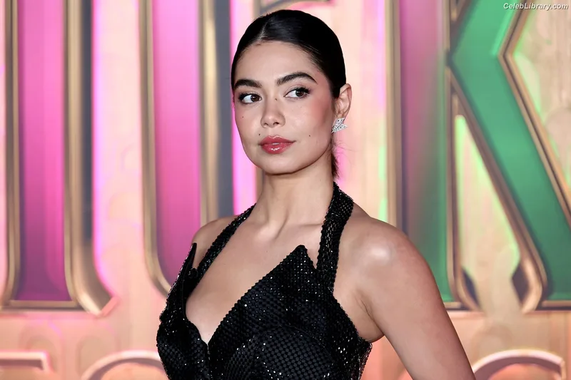 Auli'i Cravalho photo 2 of 423
