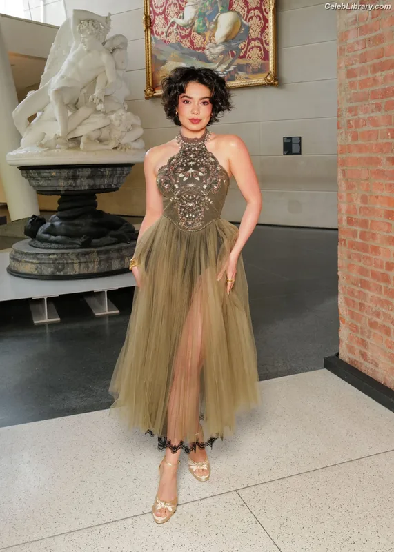 Auli'i Cravalho photo 5 of 423