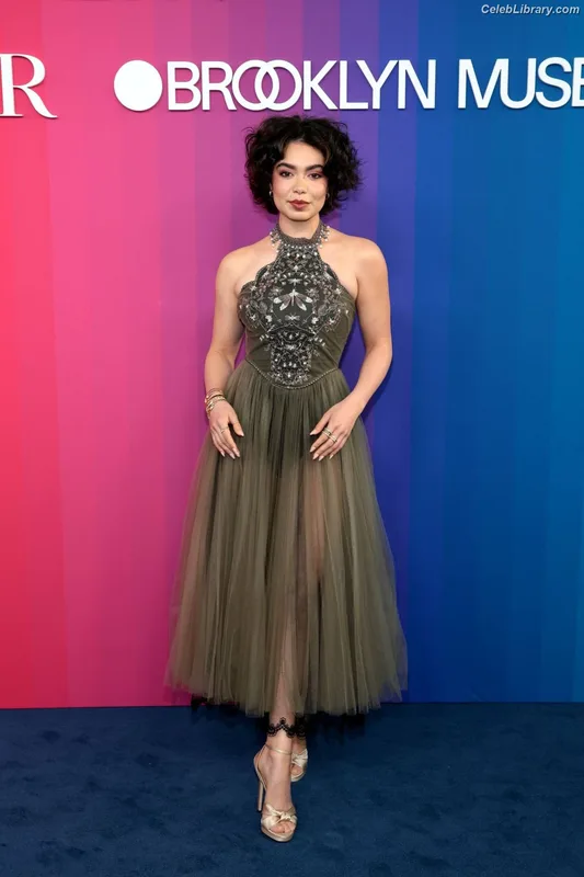 Auli'i Cravalho photo 6 of 423