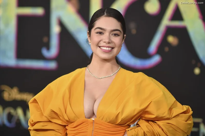 Auli'i Cravalho photo 9 of 423