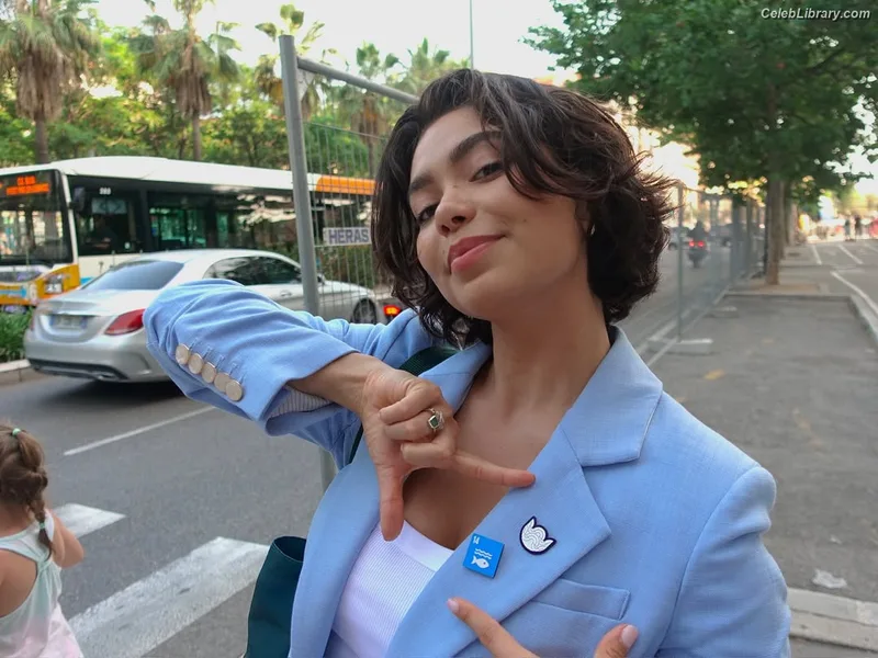 Auli'i Cravalho photo 18 of 423
