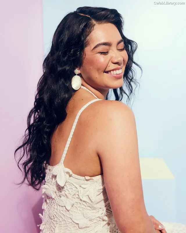 Auli'i Cravalho photo 20 of 423