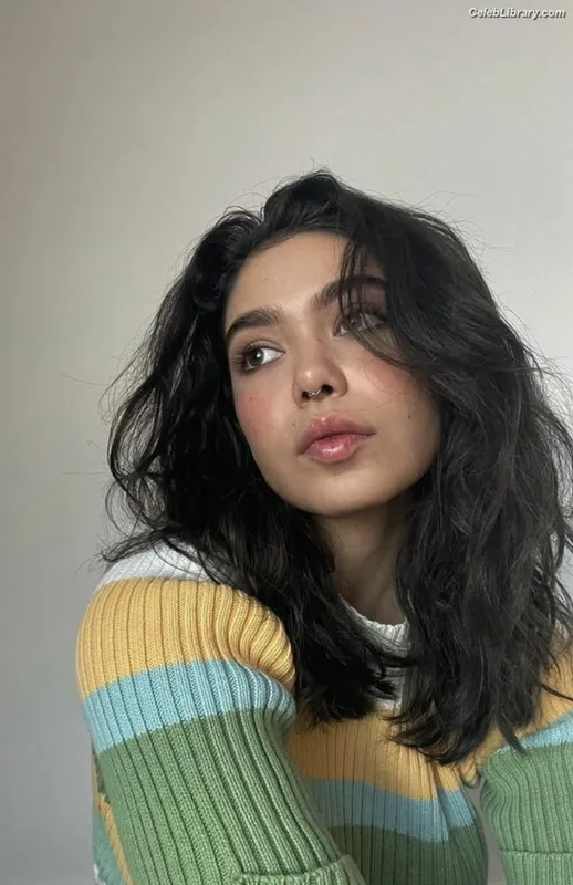 Auli'i Cravalho photo 23 of 423