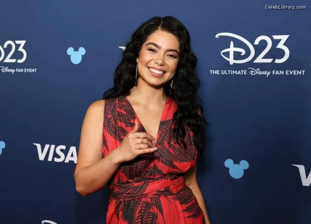 Auli'i Cravalho photo 1 of 423