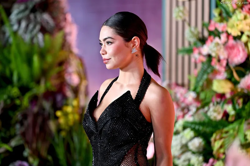 Auli'i Cravalho photo 12 of 423