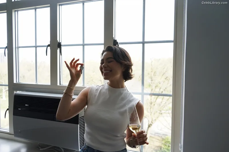 Auli'i Cravalho photo 19 of 423
