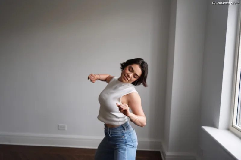 Auli'i Cravalho photo 23 of 423