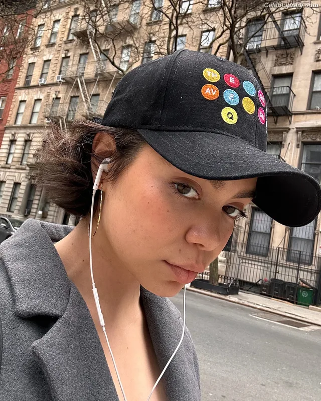 Auli'i Cravalho photo 4 of 423