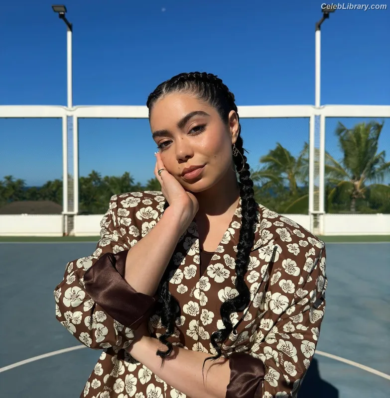 Auli'i Cravalho photo 8 of 423