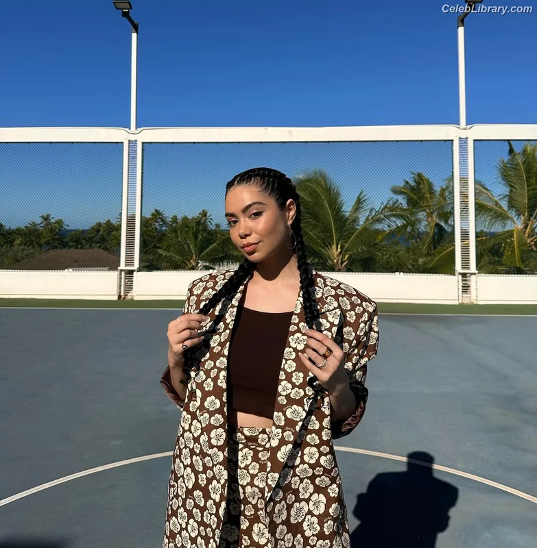 Auli'i Cravalho photo 9 of 423
