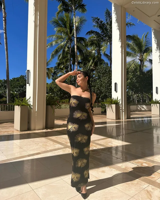Auli'i Cravalho photo 13 of 423