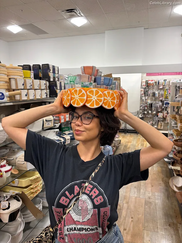 Auli'i Cravalho photo 18 of 423