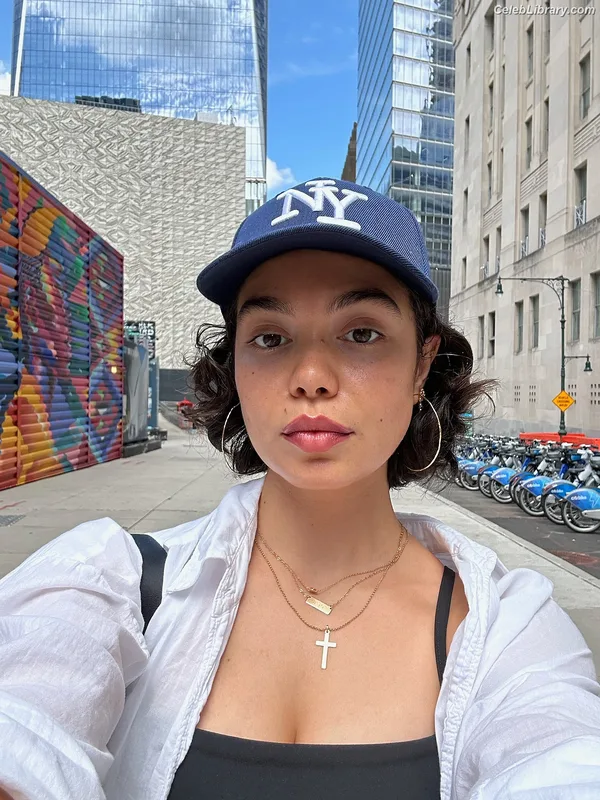 Auli'i Cravalho photo 20 of 423