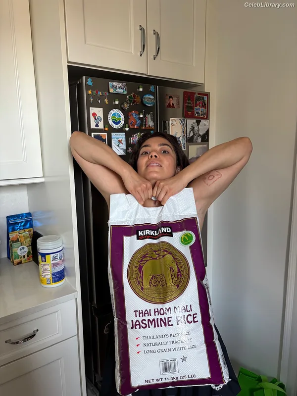 Auli'i Cravalho photo 22 of 423