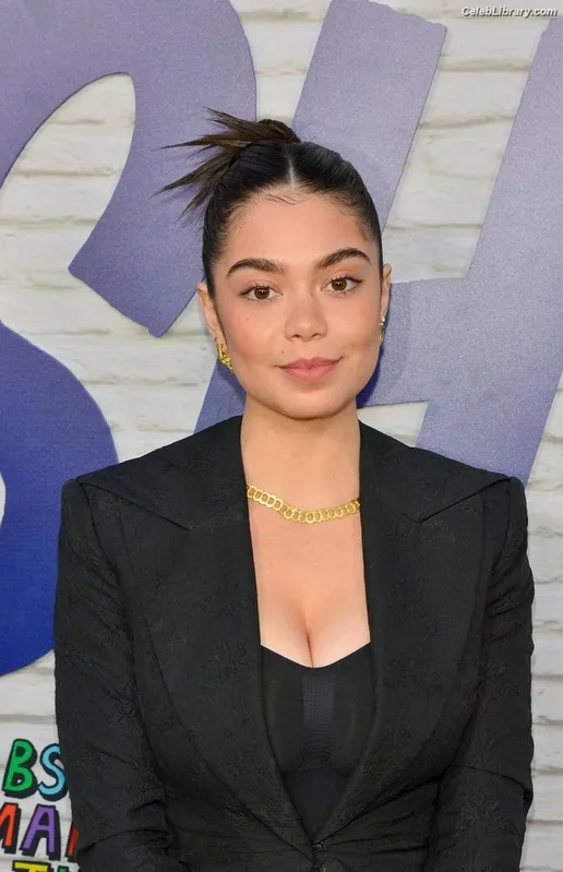 Auli'i Cravalho photo 7 of 423