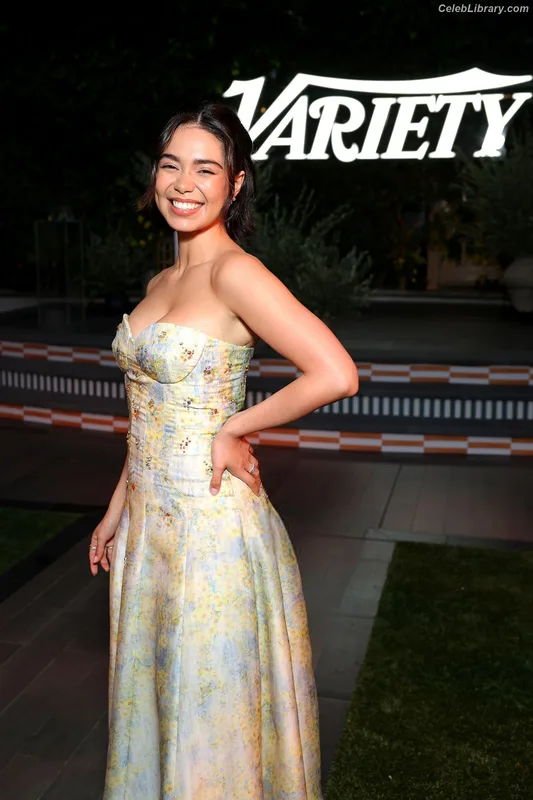 Auli'i Cravalho photo 9 of 423