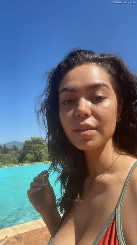 Auli'i Cravalho photo 15 of 423