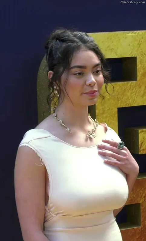 Auli'i Cravalho photo 18 of 423