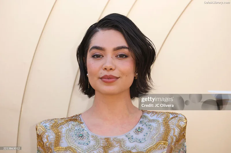 Auli'i Cravalho photo 2 of 423
