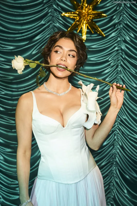 Auli'i Cravalho photo 14 of 423