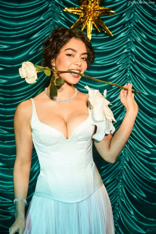 Auli'i Cravalho photo 15 of 423