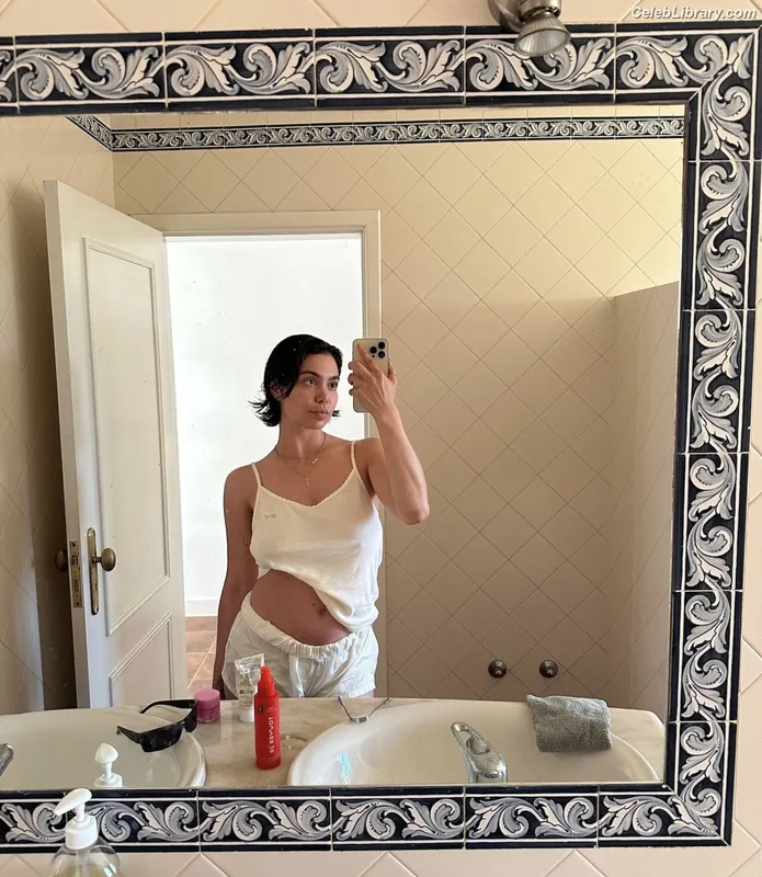 Auli'i Cravalho photo 21 of 423