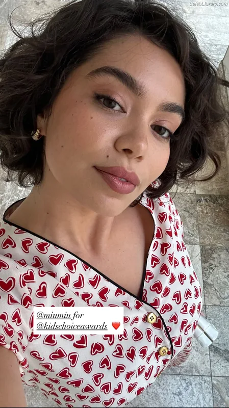 Auli'i Cravalho photo 24 of 423
