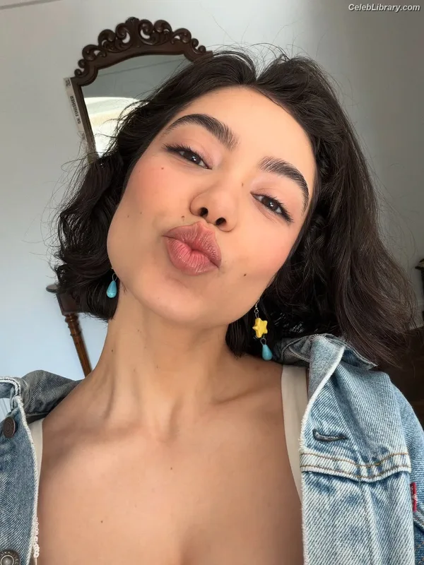 Auli'i Cravalho photo 6 of 423