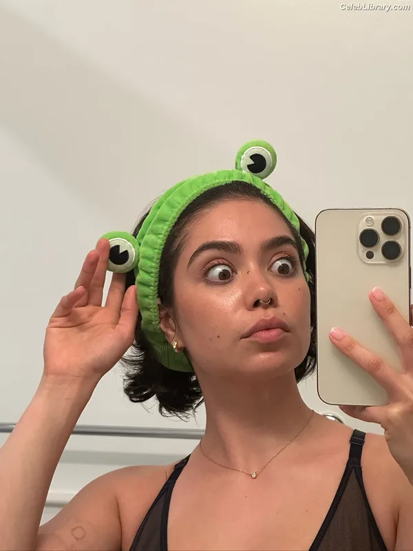 Auli'i Cravalho photo 2 of 423