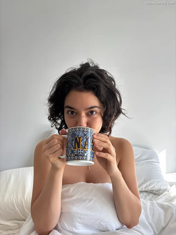 Auli'i Cravalho photo 8 of 423