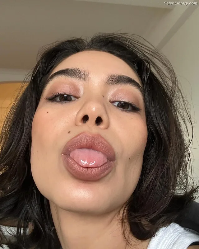 Auli'i Cravalho photo 10 of 423